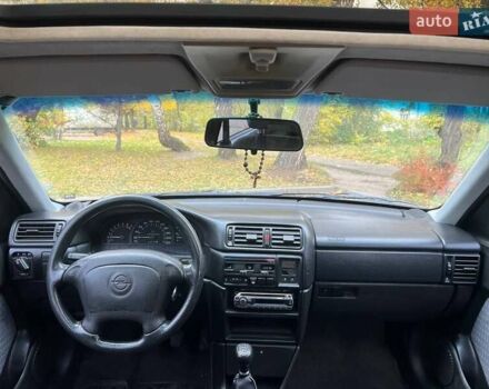 Зелений Опель Вектра, об'ємом двигуна 1.6 л та пробігом 280 тис. км за 1850 $, фото 9 на Automoto.ua