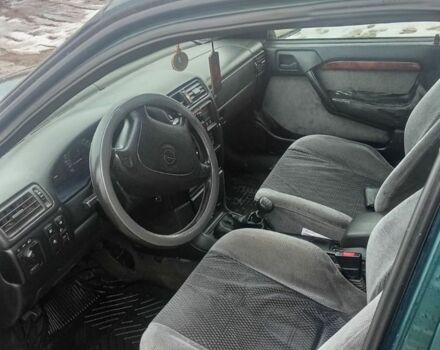 Зеленый Опель Вектра, объемом двигателя 1.8 л и пробегом 47 тыс. км за 1600 $, фото 1 на Automoto.ua