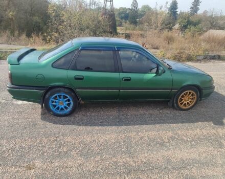 Зеленый Опель Вектра, объемом двигателя 1 л и пробегом 340 тыс. км за 1200 $, фото 1 на Automoto.ua