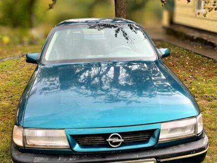 Зелений Опель Вектра, об'ємом двигуна 2 л та пробігом 319 тис. км за 2000 $, фото 1 на Automoto.ua