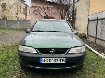Зелений Опель Вектра, об'ємом двигуна 1.6 л та пробігом 273 тис. км за 2800 $, фото 1 на Automoto.ua