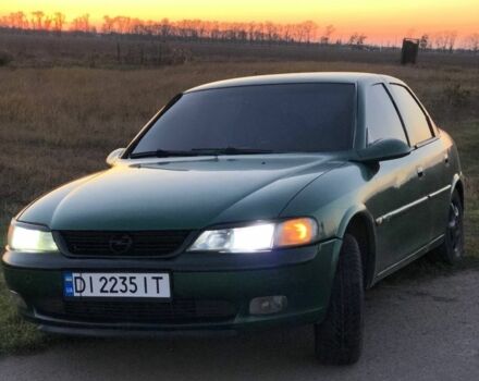 Зелений Опель Вектра, об'ємом двигуна 1.6 л та пробігом 389 тис. км за 2400 $, фото 1 на Automoto.ua