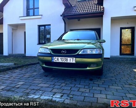 Зеленый Опель Вектра, объемом двигателя 1.8 л и пробегом 300 тыс. км за 3000 $, фото 1 на Automoto.ua