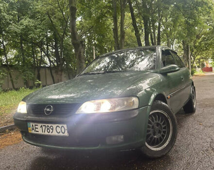 Зелений Опель Вектра, об'ємом двигуна 1.6 л та пробігом 340 тис. км за 1300 $, фото 1 на Automoto.ua