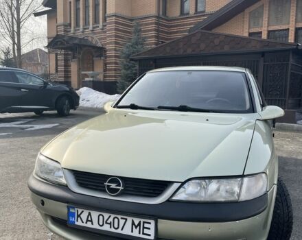 Зеленый Опель Вектра, объемом двигателя 1.6 л и пробегом 350 тыс. км за 2300 $, фото 1 на Automoto.ua