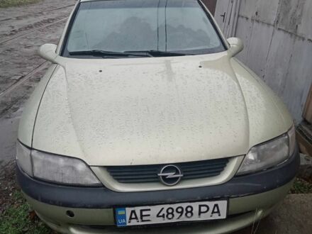 Опель Вектра 1996 у Дніпро (Дніпропетровську) на Automoto.ua Зелений Опель Вектра, об'ємом двигуна 2 л та пробігом 3 тис. км за 700 $, фото 1 на Automoto.ua