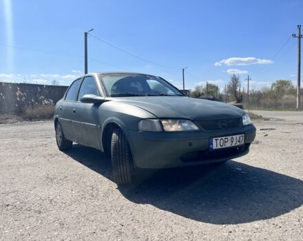 Зеленый Опель Вектра, объемом двигателя 1.6 л и пробегом 340 тыс. км за 600 $, фото 1 на Automoto.ua
