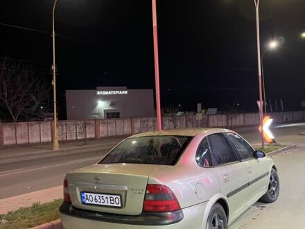 Зеленый Опель Вектра, объемом двигателя 1.8 л и пробегом 300 тыс. км за 1500 $, фото 1 на Automoto.ua