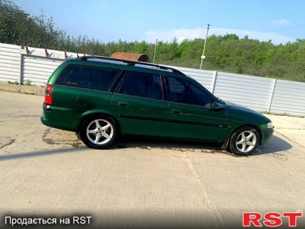Опель Вектра 1997 в Бориславе на Automoto.ua Зеленый Опель Вектра, объемом двигателя 1.8 л и пробегом 375 тыс. км за 2200 $, фото 1 на Automoto.ua