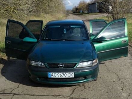 Зеленый Опель Вектра, объемом двигателя 1.6 л и пробегом 212 тыс. км за 2000 $, фото 1 на Automoto.ua