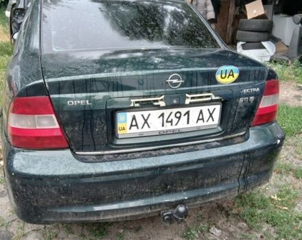 Зеленый Опель Вектра, объемом двигателя 2 л и пробегом 300 тыс. км за 700 $, фото 1 на Automoto.ua