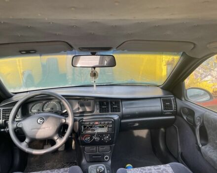 Зелений Опель Вектра, об'ємом двигуна 1.6 л та пробігом 300 тис. км за 650 $, фото 1 на Automoto.ua