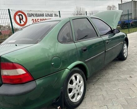 Зеленый Опель Вектра, объемом двигателя 1.6 л и пробегом 364 тыс. км за 2200 $, фото 1 на Automoto.ua