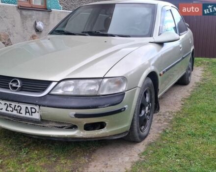 Зеленый Опель Вектра, объемом двигателя 2 л и пробегом 350 тыс. км за 1000 $, фото 1 на Automoto.ua