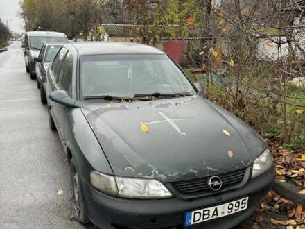 Зеленый Опель Вектра, объемом двигателя 1.6 л и пробегом 300 тыс. км за 600 $, фото 1 на Automoto.ua