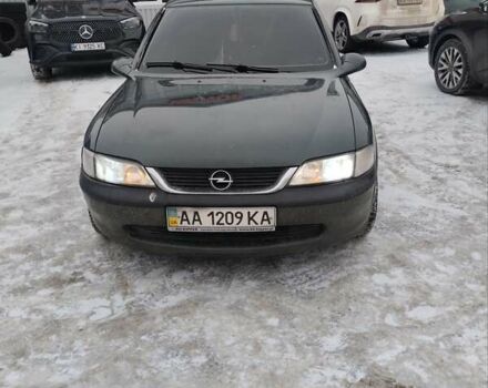Зеленый Опель Вектра, объемом двигателя 1.59 л и пробегом 400 тыс. км за 2700 $, фото 1 на Automoto.ua