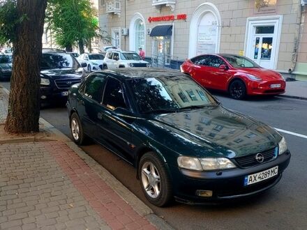 Зеленый Опель Вектра, объемом двигателя 1.8 л и пробегом 187 тыс. км за 2300 $, фото 1 на Automoto.ua