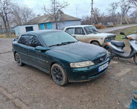 Зелений Опель Вектра, об'ємом двигуна 2.5 л та пробігом 3 тис. км за 1671 $, фото 1 на Automoto.ua