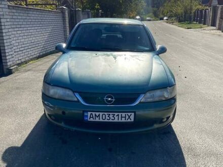 Зеленый Опель Вектра, объемом двигателя 1.6 л и пробегом 404 тыс. км за 2400 $, фото 1 на Automoto.ua