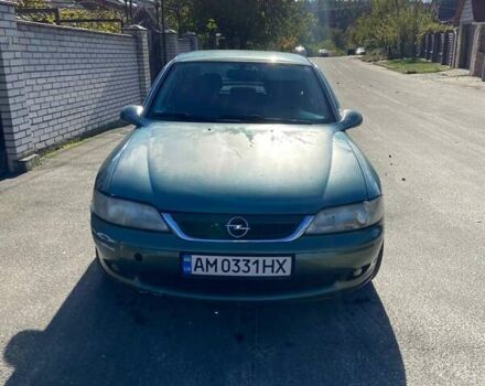 Зеленый Опель Вектра, объемом двигателя 1.6 л и пробегом 404 тыс. км за 2400 $, фото 1 на Automoto.ua