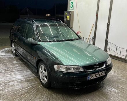 Зеленый Опель Вектра, объемом двигателя 1.6 л и пробегом 340 тыс. км за 1100 $, фото 1 на Automoto.ua