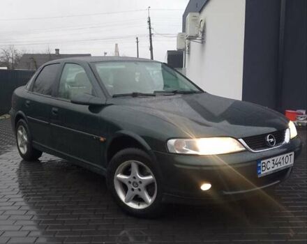 Зеленый Опель Вектра, объемом двигателя 2.2 л и пробегом 237 тыс. км за 2999 $, фото 1 на Automoto.ua