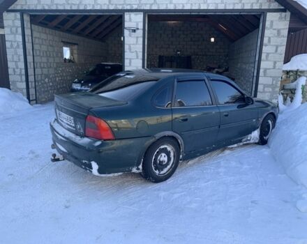 Зеленый Опель Вектра, объемом двигателя 1.6 л и пробегом 320 тыс. км за 1600 $, фото 1 на Automoto.ua