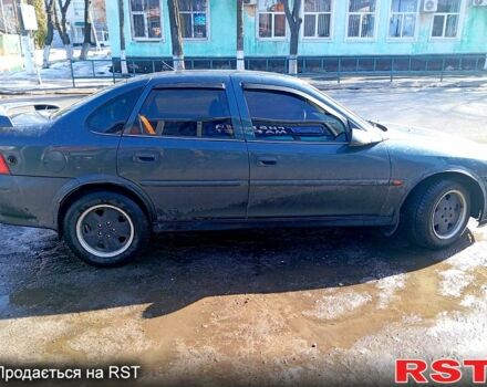 Зеленый Опель Вектра, объемом двигателя 2 л и пробегом 301 тыс. км за 2800 $, фото 1 на Automoto.ua
