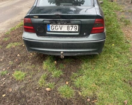 Зеленый Опель Вектра, объемом двигателя 2.2 л и пробегом 200 тыс. км за 594 $, фото 1 на Automoto.ua