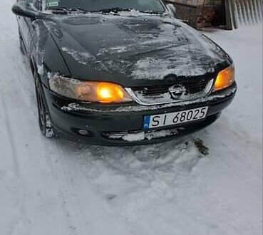 Зелений Опель Вектра, об'ємом двигуна 1.6 л та пробігом 252 тис. км за 950 $, фото 1 на Automoto.ua