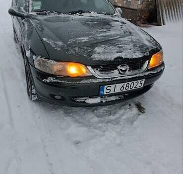 Зелений Опель Вектра, об'ємом двигуна 1.6 л та пробігом 252 тис. км за 950 $, фото 1 на Automoto.ua