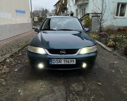 Зеленый Опель Вектра, объемом двигателя 1.8 л и пробегом 350 тыс. км за 1550 $, фото 1 на Automoto.ua