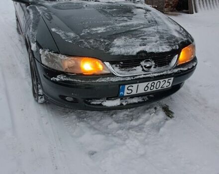 Зелений Опель Вектра, об'ємом двигуна 1.6 л та пробігом 252 тис. км за 950 $, фото 1 на Automoto.ua