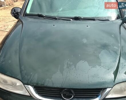 Зеленый Опель Вектра, объемом двигателя 1.6 л и пробегом 312 тыс. км за 650 $, фото 1 на Automoto.ua