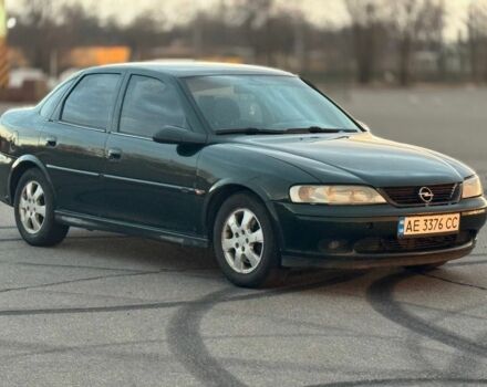 Зеленый Опель Вектра, объемом двигателя 1.8 л и пробегом 300 тыс. км за 2100 $, фото 1 на Automoto.ua