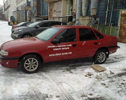 Красный Опель Вектра А, объемом двигателя 1.7 л и пробегом 400 тыс. км за 2700 $, фото 5 на Automoto.ua