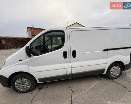 Білий Опель Віваро, об'ємом двигуна 2 л та пробігом 305 тис. км за 7500 $, фото 1 на Automoto.ua