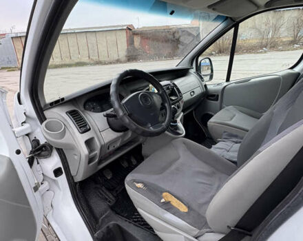 Білий Опель Віваро, об'ємом двигуна 2 л та пробігом 305 тис. км за 7500 $, фото 6 на Automoto.ua