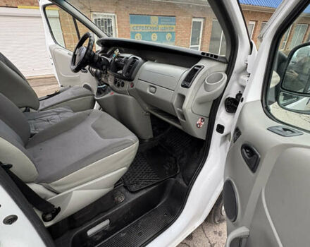 Білий Опель Віваро, об'ємом двигуна 2 л та пробігом 305 тис. км за 7500 $, фото 5 на Automoto.ua