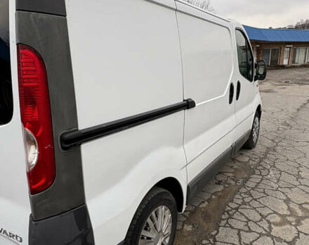 Білий Опель Віваро, об'ємом двигуна 2 л та пробігом 305 тис. км за 7500 $, фото 2 на Automoto.ua