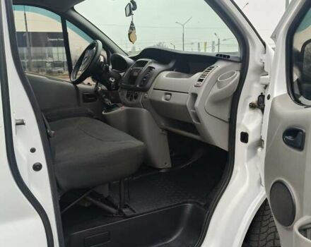 Белый Опель Виваро, объемом двигателя 2 л и пробегом 531 тыс. км за 9500 $, фото 4 на Automoto.ua