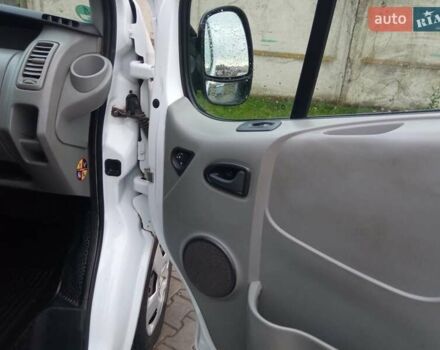 Білий Опель Віваро, об'ємом двигуна 2 л та пробігом 247 тис. км за 9500 $, фото 4 на Automoto.ua