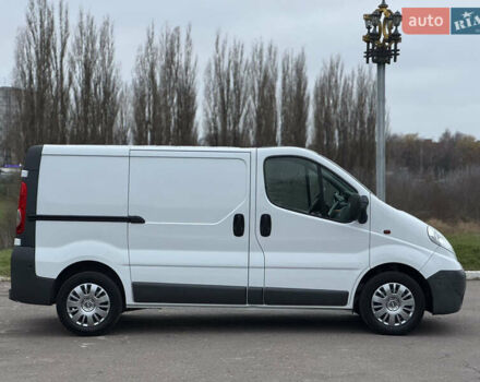 Белый Опель Виваро, объемом двигателя 2 л и пробегом 186 тыс. км за 11777 $, фото 5 на Automoto.ua