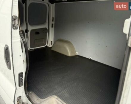Білий Опель Віваро, об'ємом двигуна 2 л та пробігом 322 тис. км за 11200 $, фото 21 на Automoto.ua