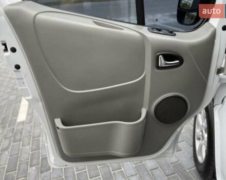 Білий Опель Віваро, об'ємом двигуна 2 л та пробігом 322 тис. км за 11200 $, фото 13 на Automoto.ua