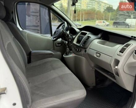 Білий Опель Віваро, об'ємом двигуна 2 л та пробігом 322 тис. км за 11200 $, фото 24 на Automoto.ua