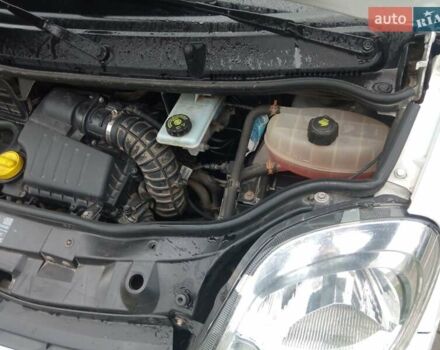 Білий Опель Віваро, об'ємом двигуна 2 л та пробігом 247 тис. км за 9500 $, фото 19 на Automoto.ua