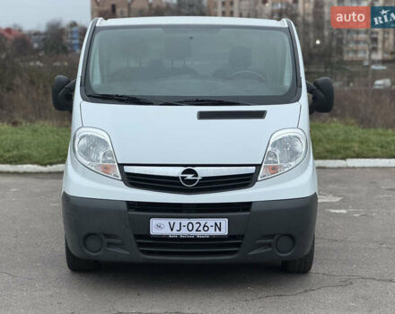 Белый Опель Виваро, объемом двигателя 2 л и пробегом 186 тыс. км за 11777 $, фото 1 на Automoto.ua