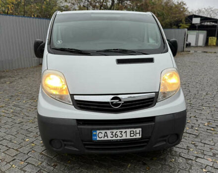 Белый Опель Виваро, объемом двигателя 2 л и пробегом 239 тыс. км за 12200 $, фото 2 на Automoto.ua