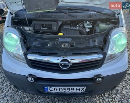 Белый Опель Виваро, объемом двигателя 2 л и пробегом 331 тыс. км за 10800 $, фото 7 на Automoto.ua